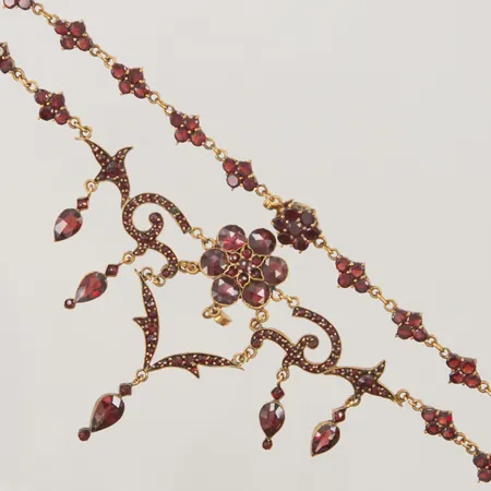 Collier, granater, 38cm, 7-35mm, 2 stenar saknas, förgylld metall.