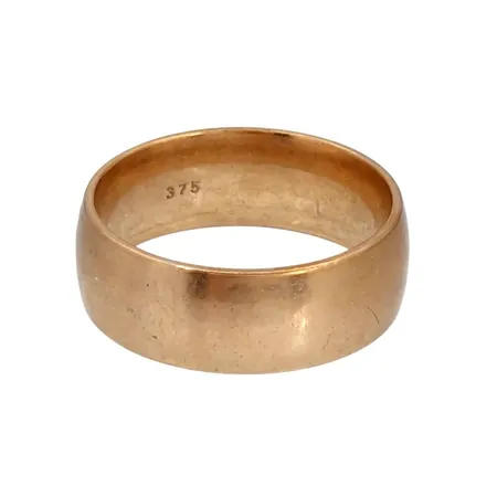 Ring, 9K guld, slät modell, Ø18,0 mm, bredd 7 mm, gravyr Vikt: 6,7 g