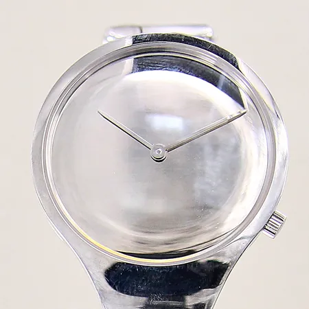 Damur Vivianna, stål, quartz, design Vivianna Torun Bülow-Hübe för Georg Jensen, modell-nr: 226, serie-nr: 002690, Ø34mm, spegelurtavla, innermått ca 55mm, i behov av batteribyte, ytliga bruksrepor, box, ytterkartong, inga övriga tillbehör Vikt: 0 g