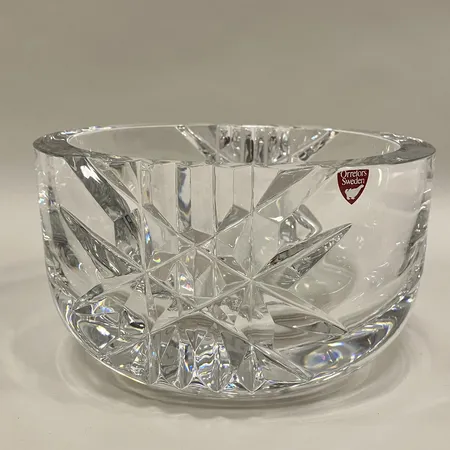 Skål, Orrefors, formgivare Olle Alberius, längd 17cm, bredd 14cm, höjd 10cm, etikettmärkt, signerad OA 4539-121, nagg, Skickas med paket.