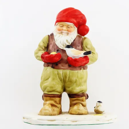 Tomtefigurin Caroline Grinda Christensson, tomte med fåglar, 16cm, kartong Vikt: 0 g Skickas med paket.