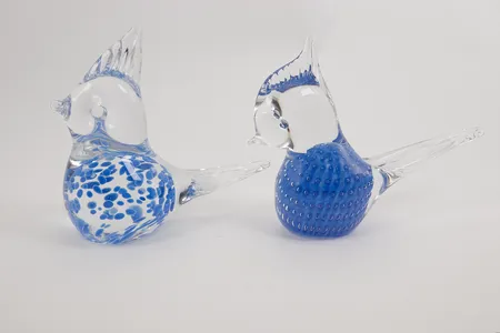 2 Glasfiguriner, fåglar, höjd: ca 12cm, längd: 14cm rep 16cm Skickas med paket.