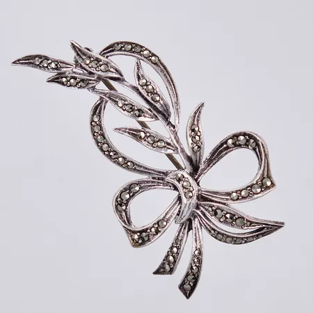 Brosch med markasiter, längd: ca 5,5cm, bredd: ca 30mm, 830/1000, silver Vikt: 8,4 g