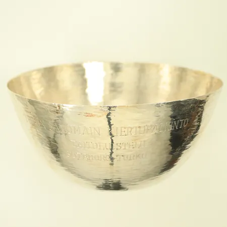 Skål höjd 7,5cm Ø16,5cm, stämplad Handmade Finland Z7=1977 sign TW (Tapio Wirkkala), personlig gravyr på skålen, 830/1000-delar , 282,9g Vikt: 282,9 g