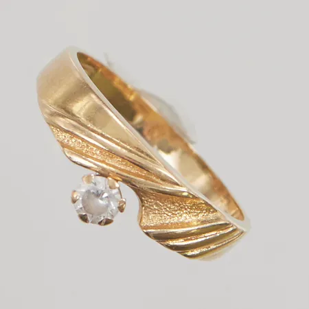 Ring, Ø17¼, bredd:6mm, vit sten, 18K 3,2g.