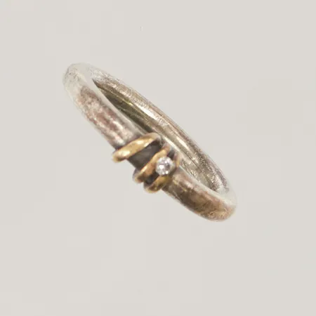 Ring, Ø16¾, bredd:5mm, detaljer i 18K, 925/1000 Silver 4,8g.