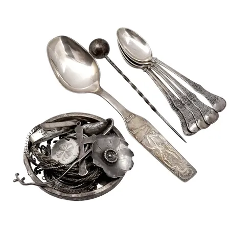 Parti silver, smycken och bestick, 830-925/1000, enkrona 400/1000, bruttovikt 174,6g 