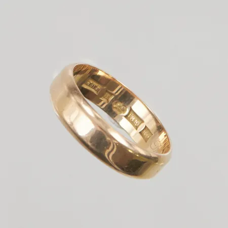 Ring, Ø21¼, bredd:6mm, gravyr, 18K 7,5g.