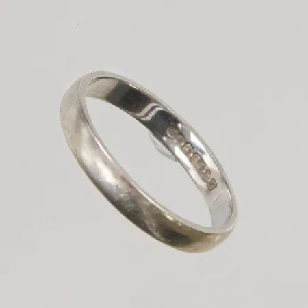 Ring, Ø17¼, bredd:2mm, engelska stämplar, 9K 1,7g.