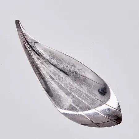 Brosch, längd ca 63mm, bredd ca 23mm, Sterling HS Denmark, silver Vikt: 5,4 g