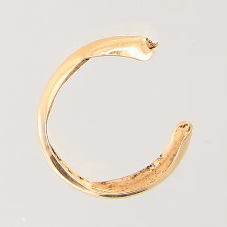 Diverse guldsmycke, defekt, 18K  Vikt: 0,4 g