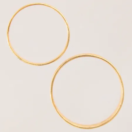 Ringar, två stycken, repiga, gravyrer, 18K  Vikt: 5,3 g