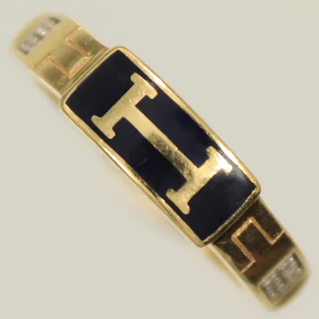 Ring med emalj och 8 vita stenar, stl 18 bredd 3-5mm, 18K Vikt: 3,3 g