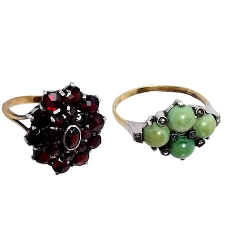Ringar, 2 stycken, skena i 18K guld, fattning i silver, en granat saknas, bruttovikt Vikt: 5,9 g
