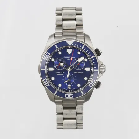 Herrur Certina DS Action, stål, quartz, Ø42mm, referensnummer C032417 A, serienummer N9K AK6 SSC, safirglas, datum, kronograf, stållänk och, viklås, bruksslitage, repor och märken, behov av batteribyte/står still, box med slitage, inga övriga tillbehör.