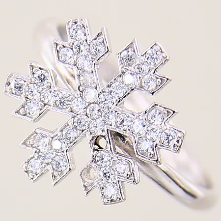 Ring med vita stenar, stl 17½, bredd 2,4mm, vitguld, stenar saknas, 18K  Vikt: 3,2 g