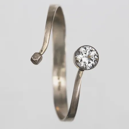 Stelt armband med bergkristall, Gert Thysell, 1972, Ø65mm, silver Vikt: 20,6 g