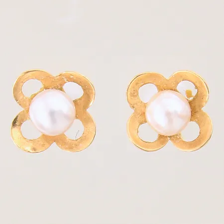 Ett par örhängen med odlade pärlor Ø4,2mm, saknar snurrebussar, 18K Vikt: 0,7 g