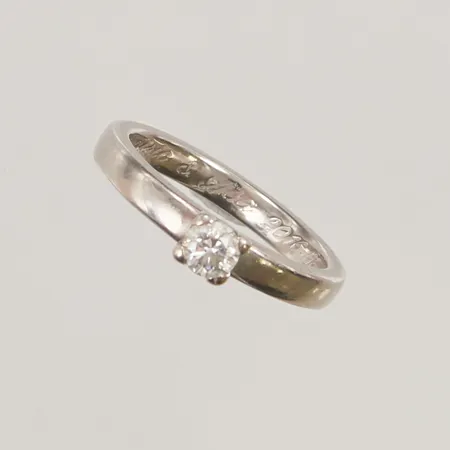 Ring, diamant 0,25ct enligt gravyr, Ø16½, bredd:4mm, vitguld, gravyr, 18K 4,6g.