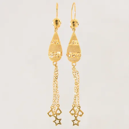 Ett par örhängen genombruten dekor, längd 90mm, bredd 3-10,5mm, smärre bucklor, 21K Vikt: 6,6 g