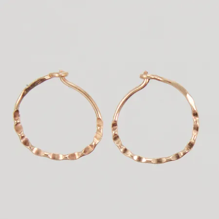 Ett par örringar. Ø 10mm, 18K Vikt: 0,3 g