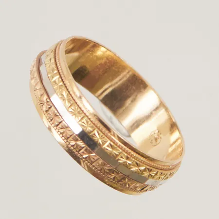Ring, tricolore, Ø19½, bredd:6mm, rörlig dekor, 18K 4,7g.