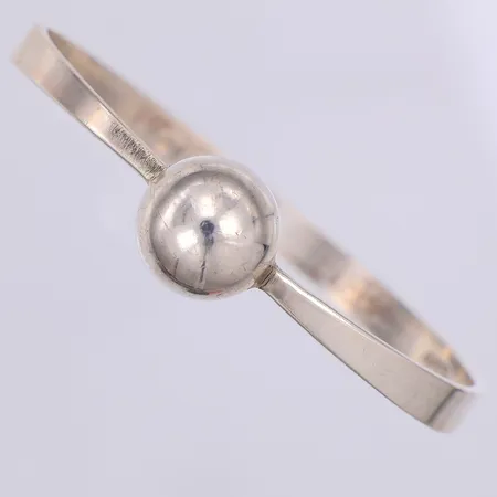 Armband, stelt, öppningsbart, 61 x 58mm, Vicson - Janson år 1967, repigt, skevt, 830/1000 silver Vikt: 18,6 g