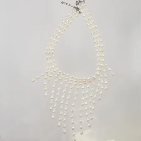 Pärlcollier, 37-40cm, bredd:16mm, hängande del ca 3-10cm, lås i 925/1000 Silver. Vikt: 0 g