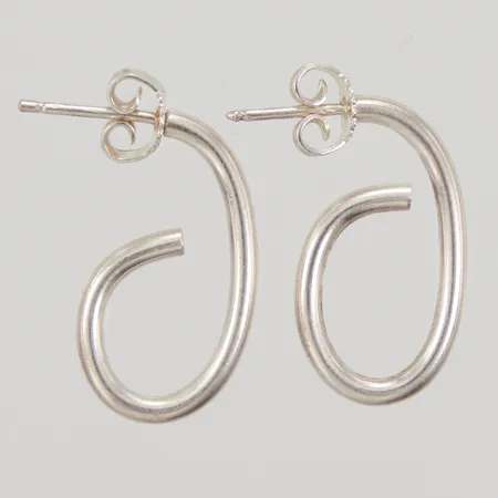 Ett par örhängen, längd 22mm, bredd 2mm, stift, 925/1000 silver  Vikt: 3,4 g