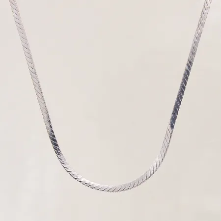 Collier, halvstelt, längd: 45cm, bredd: 2,6mm, vitguld, 18K  Vikt: 36,2 g