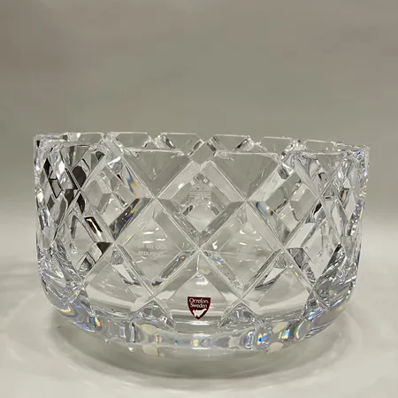 Skål, Orrefors, Sofiero, formgivare Gunnar Cyrén, ca Ø 24cm, höjd ca 14 cm, smärre nagg graverad För nit och redlighet i rikets tjänst, signerad, träschatull medföljer, Skickas med paket.