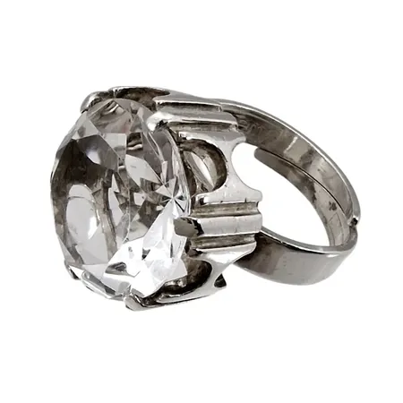 Retro Ring 1970-tal, silver 925/1000, Swedesign - Bengt Hallberg Köping 1975, stor slipad Bergkristall, Ø16 mm, ringstorlek Ø17½ mm (justerbar skena), bredd 4,5-18 mm, uppbyggnad 11 mm, sten utan anmärkning Vikt: 9,3 g