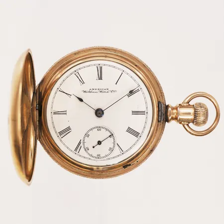 Savonett/Fickur, American Waltham Watch Co, doublé, liten sekundvisare, romerska siffror, ca Ø55mm, boettnummer 886202, verknummer 6121982, rik dekor av hjortdjur samt kartusch, slitage, repor.  Vikt: 0 g