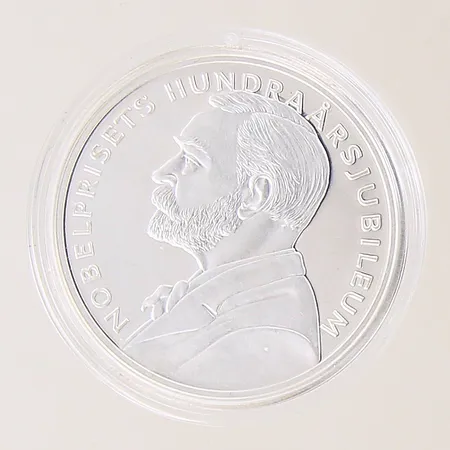 Mynt, Nobelprisets 100 års jubileum, Sveriges Riksbank, 200KR, år 2001, Ø36mm, defekt box, plastetui, silver 925/1000 Vikt: 27,2 g