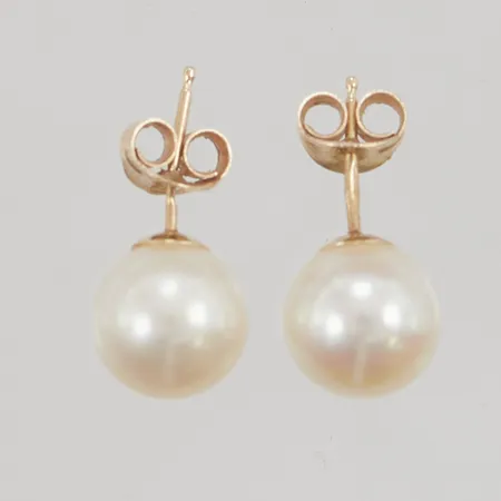Ett par örhängen, odlade sötvattenspärlor ca 8mm, 14K 1,8g.