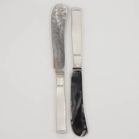 2 Smörknivar, modell Rosenholm, 16cm, blad i rostfritt stål, GAB år 1984, 830/1000 silver, Bruttovikt: 84,4g.