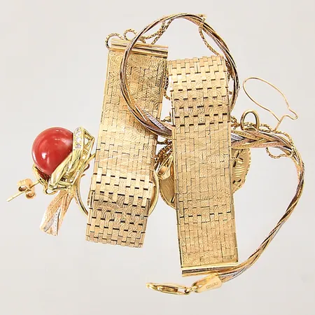 Guldsmycken, stenar samt pärlor saknas, bucklor, repor, udda, 18K  Vikt: 52,7 g