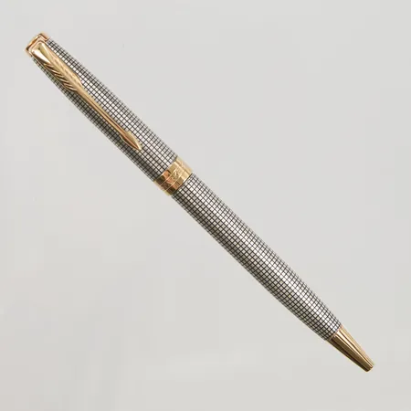 Bläckpenna Parker, 13,5cm, nätmönstrad med förgyllda detaljer, etui.
