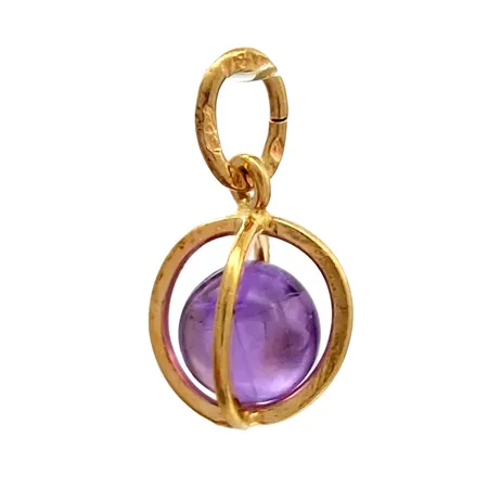 Hänge, 18K guld, Ametist, svensk kontrollstämpel, längd inkl. ögla 12 mm, bredd 5 mm Vikt: 0,5 g