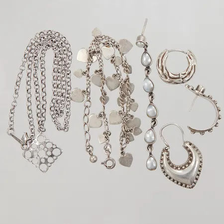 Collier, armband, 4 udda örhängen, skador/defekter, silver Vikt: 32,3 g