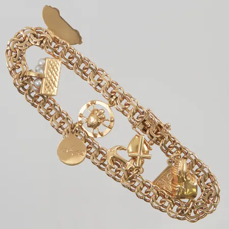 Armband, Bismarck, 19cm, bredd:6mm, 7 berlocker (1 graverad), 18K 23,5g.