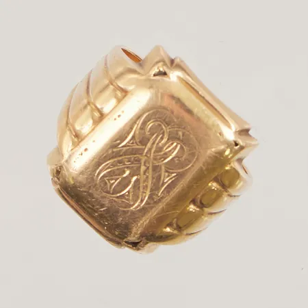 Ring, Ø17¾, bredd:19mm, monogram, sliten, 18K 11,8g.