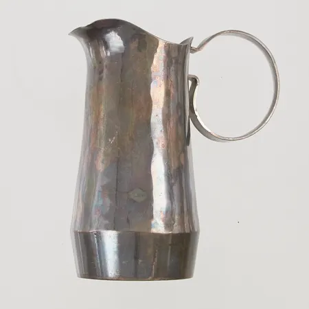 Gräddkanna, höjd ca 10,5cm, Ø9,5cm, Gustaf Fors Silversmed, 1978, rå ametist, Piteå, 830/1000 Silver 80,9g.