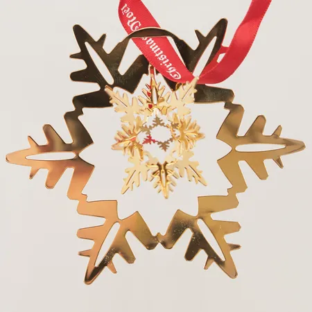 Juldekoration Georg Jensen, Christmas Collectibles, "Snow Crystal", Design:Flemming Eskildsen, år 2011, ca 10cm, förgylld mässing, originalschatull samt katalog.