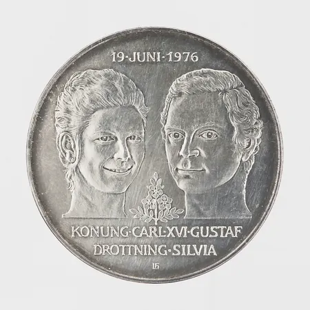 Jubileumsmynt, 50 Kronor, Kungliga bröllopet 1976, Sverige, Ø35mm, slitage, 925/1000 silver. Vikt: 27,1 g