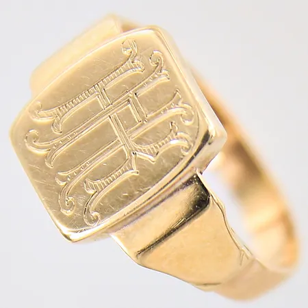 Klackring, stl 16¾, bredd 3-11mm, repig, monogramgravyr, 14K  Vikt: 3,6 g