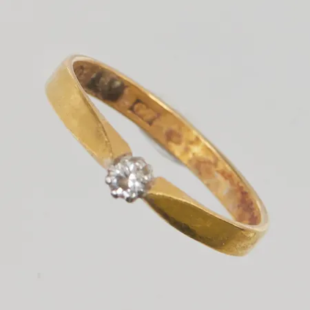 Ring, diamant ca 0,05ct, Ø17¼, bredd:3mm, 23K 2,5g.