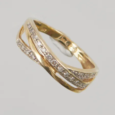 Ring, diamanter 19x ca 0,005ct, Ø17, bredd:6mm, 18K 2,7g.