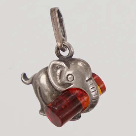 Hänge med orange sten, Elefant, längd inklusive ögla 20,6mm, bredd 15,8mm, 925/1000 silver,  Vikt: 1,8 g