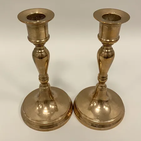 Ett par ljusstakar, höjd ca 16,5cm, Katarina, Bersbo, malm, Skickas med paket.